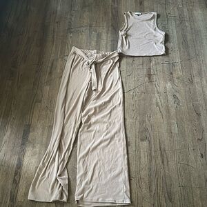Discreet New York City Tan Size Large Two Piece Set